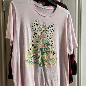 T.J.Maxx Light Pink Graphic Short Sleeve Tee with Multicolor Holiday Tree